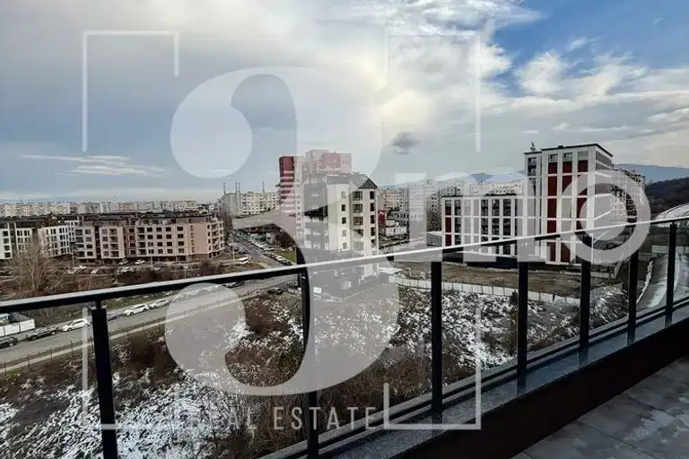 Просторен 4-стаен пентхаус с панорамна тераса в Дружба 2, София