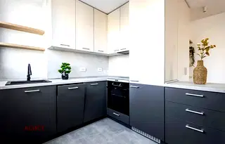 Просторен 4-стаен апартамент с панорамна гледка в Изгрев, София