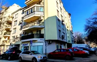Просторен 4-стаен апартамент с панорамна тераса в Кючук Париж, Пловдив