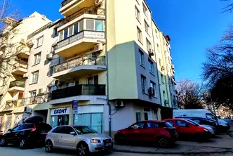 Просторен 4-стаен апартамент с панорамна тераса в Кючук Париж, Пловдив