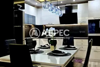 Просторен 4-стаен апартамент с три спални в Лагера, София