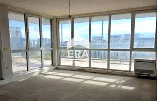 Просторен четиристаен апартамент с голяма тераса в Левски, Варна
