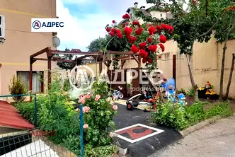 Просторен четиристаен апартамент с басейн в м-т Ален мак, Варна