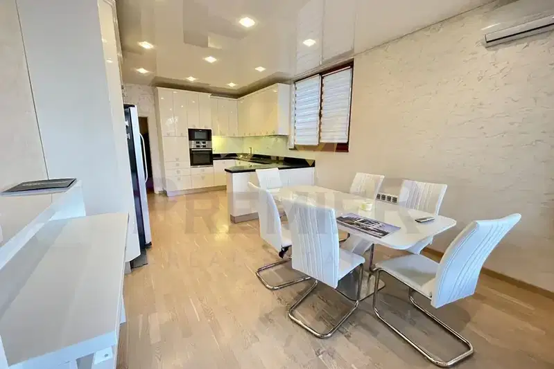 4-bedroom apartment in Varna, Alen Mak