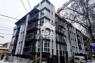 Просторен четиристаен апартамент с две нива до метростанция Надежда