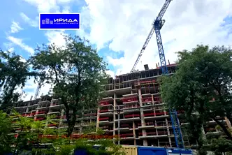 Четиристаен апартамент с балкон в затворен комплекс в Оборище