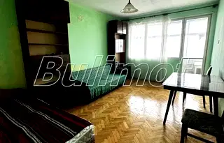 Четиристаен тухлен апартамент с морска панорама в Окръжна болница