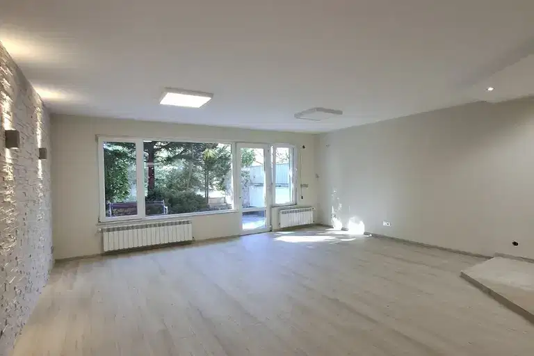 4-bedroom apartment in Sofiya, Pavlovo