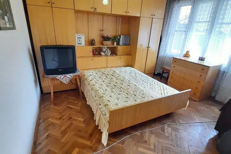 4-bedroom apartment in Shumen, Pojarnata