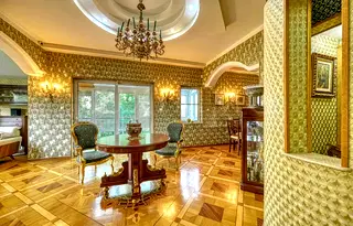 Просторен четиристаен апартамент с класическо обзавеждане в кв. Витоша