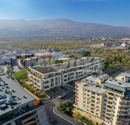 Снимка 3 — Тристаен апартамент с двор и южна панорама към Витоша в София