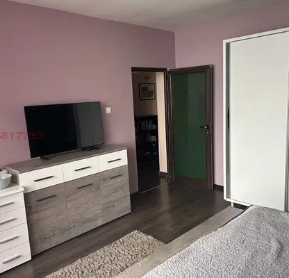 Photo 2 — 4-bedroom apartment in Oblast Montana, Lom