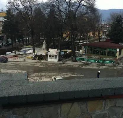 Снимка 4 — Просторен 4-стаен апартамент в центъра на Велинград с тераса