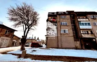 Многостаен апартамент в Русе, Две могили