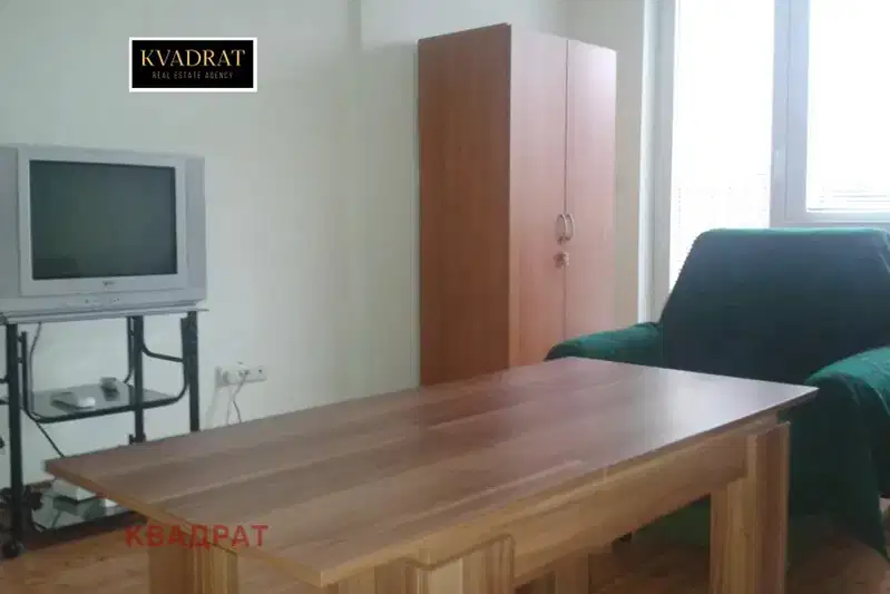 Двустаен апартамент с голяма тераса в Базар Левски, Варна