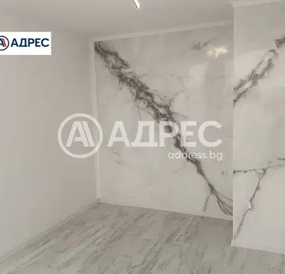 Снимка 4 — Двустаен апартамент в Раз, Център