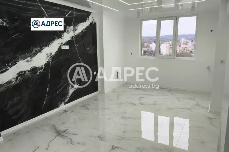 Двустаен апартамент в Раз, Център