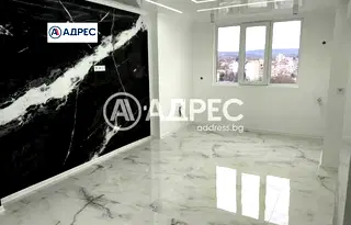 Двустаен апартамент в Раз, Център