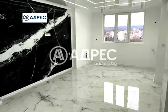 Двустаен апартамент в Раз, Център
