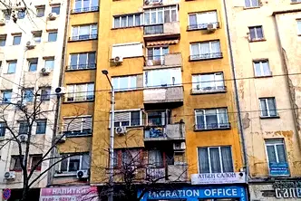 Двустаен апартамент с балкон и асансьор в Центъра на София