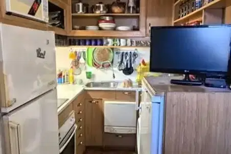 Двустаен апартамент с югозападно изложение в Център, София