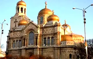 Двустаен апартамент с таванско помещение в Центъра на Варна