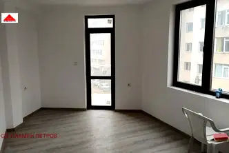 Двустаен апартамент в Шумен, Дивизионна болница