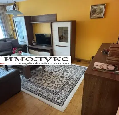 Снимка 4 — Двустаен апартамент с балкон и двустранно изложение в Дружба 1