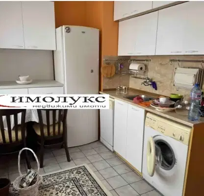 Снимка 5 — Двустаен апартамент с балкон и двустранно изложение в Дружба 1