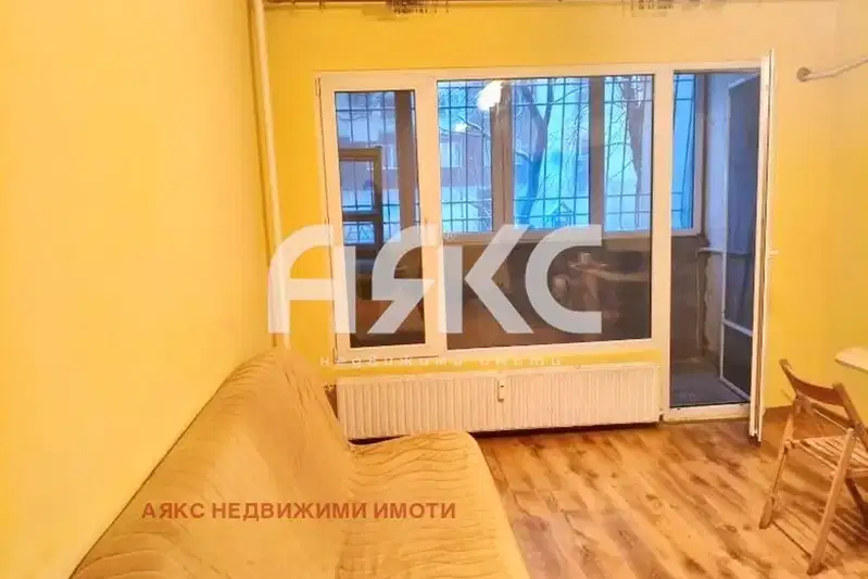 Двустаен апартамент с удобна локация в Дружба 2, София