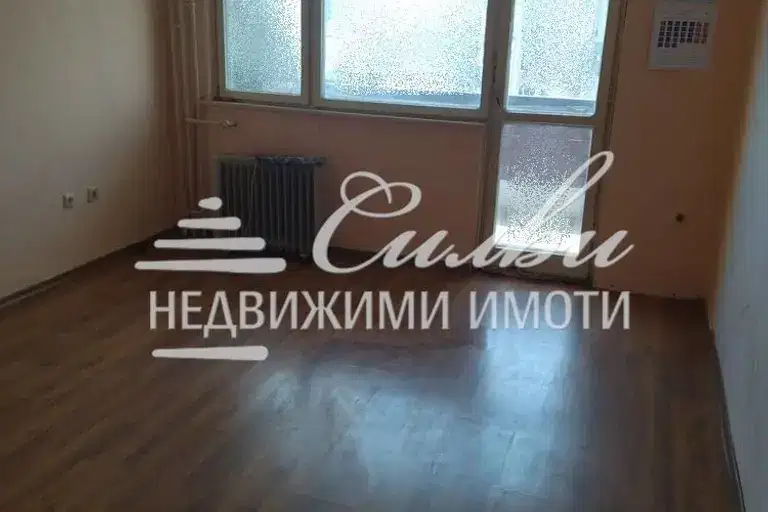 Двустаен апартамент в Шумен, Еверест