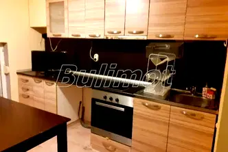 Светъл двустаен апартамент с климатизация в Колхозен пазар, Варна