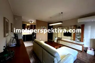 Двустаен апартамент с просторен хол в Кършияка, Пловдив