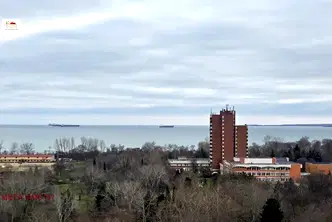 Двустаен апартамент с морска панорама в Лазур, Бургас