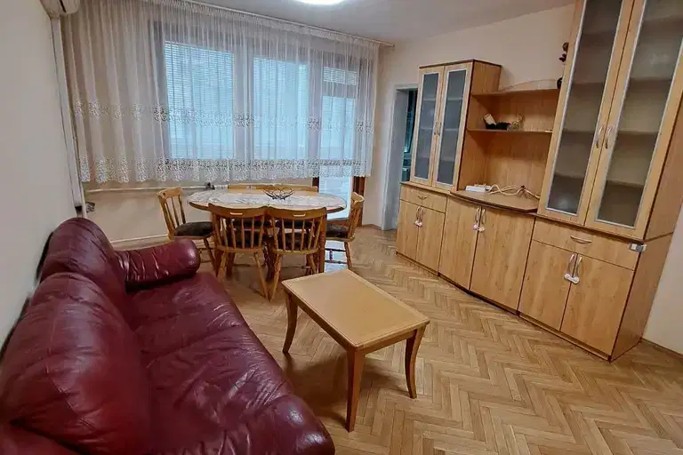 Двустаен апартамент с южно изложение в Лазур, Бургас