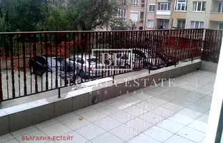 Просторен 2-стаен апартамент с голяма тераса в Левски, Варна