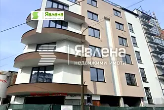 Двустаен апартамент с тристранно изложение в Люлин 10, София