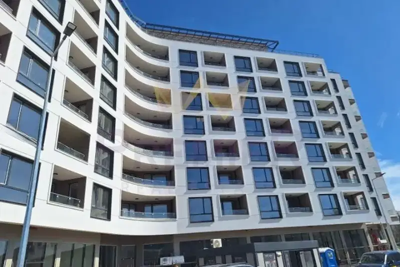 Двустаен апартамент в Бургас, Мадика