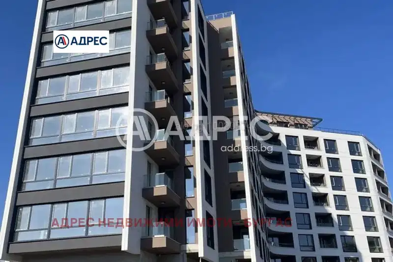 Двустаен апартамент с панорамна тераса в Мадика, Бургас