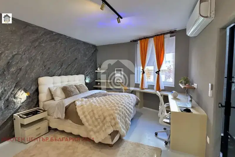 Two-room apartment with designer furnishings in Malinova Dolina