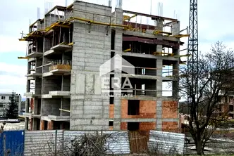 Двустаен апартамент с южно изложение и морска панорама в Младост 2