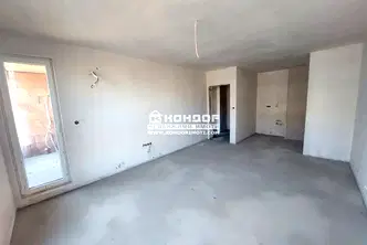 Двустаен апартамент с тераса в спокоен район Остромила, Пловдив