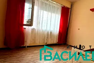 Двустаен апартамент с югоизточно изложение в Полигона, София