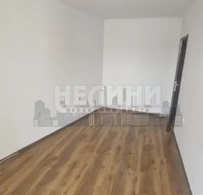 Снимка 3 — Двустаен апартамент в Широк център, Русе с две тераси