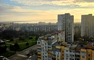 Тристаен апартамент с панорамна гледка в Славейков, Бургас