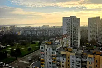 Тристаен апартамент с панорамна гледка в Славейков, Бургас