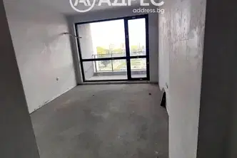 Светъл двустаен апартамент с голяма всекидневна в Тракия, Пловдив