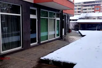 Магазин с витрина и възможност за жилище в Овча купел