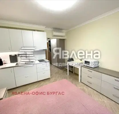 Снимка 5 — Едностаен апартамент с басейн на първа линия в Сарафово