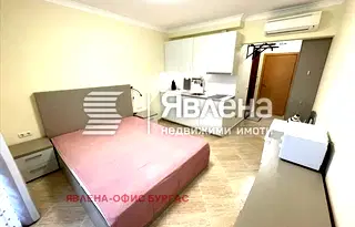 Едностаен апартамент с басейн на първа линия в Сарафово